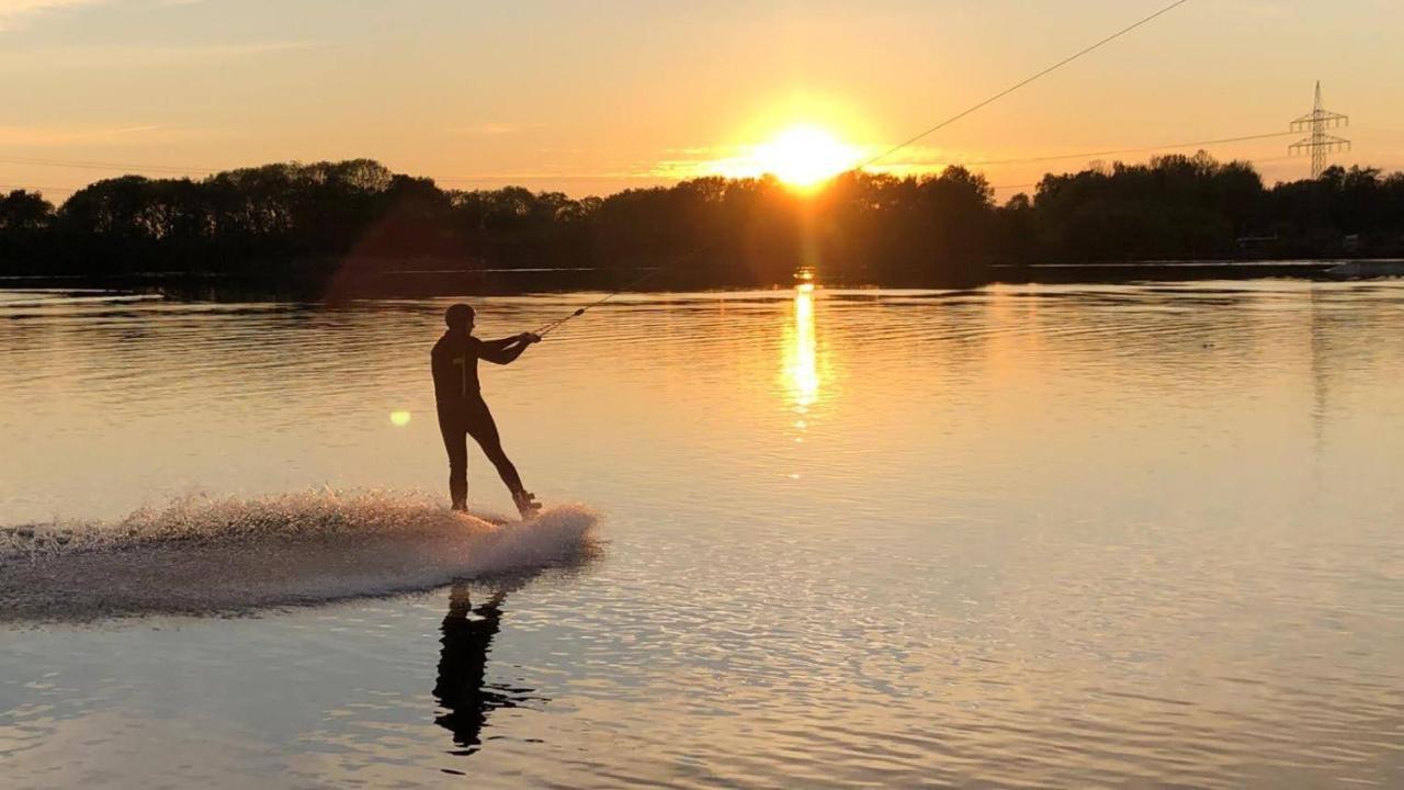 Schiffdorf Glampingresort Raus Am See In Spaden المظهر الخارجي الصورة