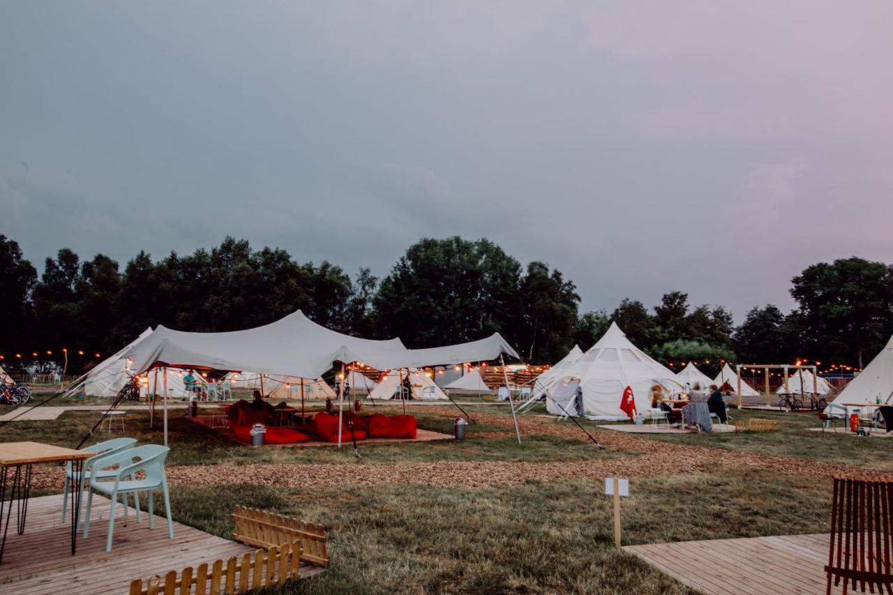 Schiffdorf Glampingresort Raus Am See In Spaden المظهر الخارجي الصورة